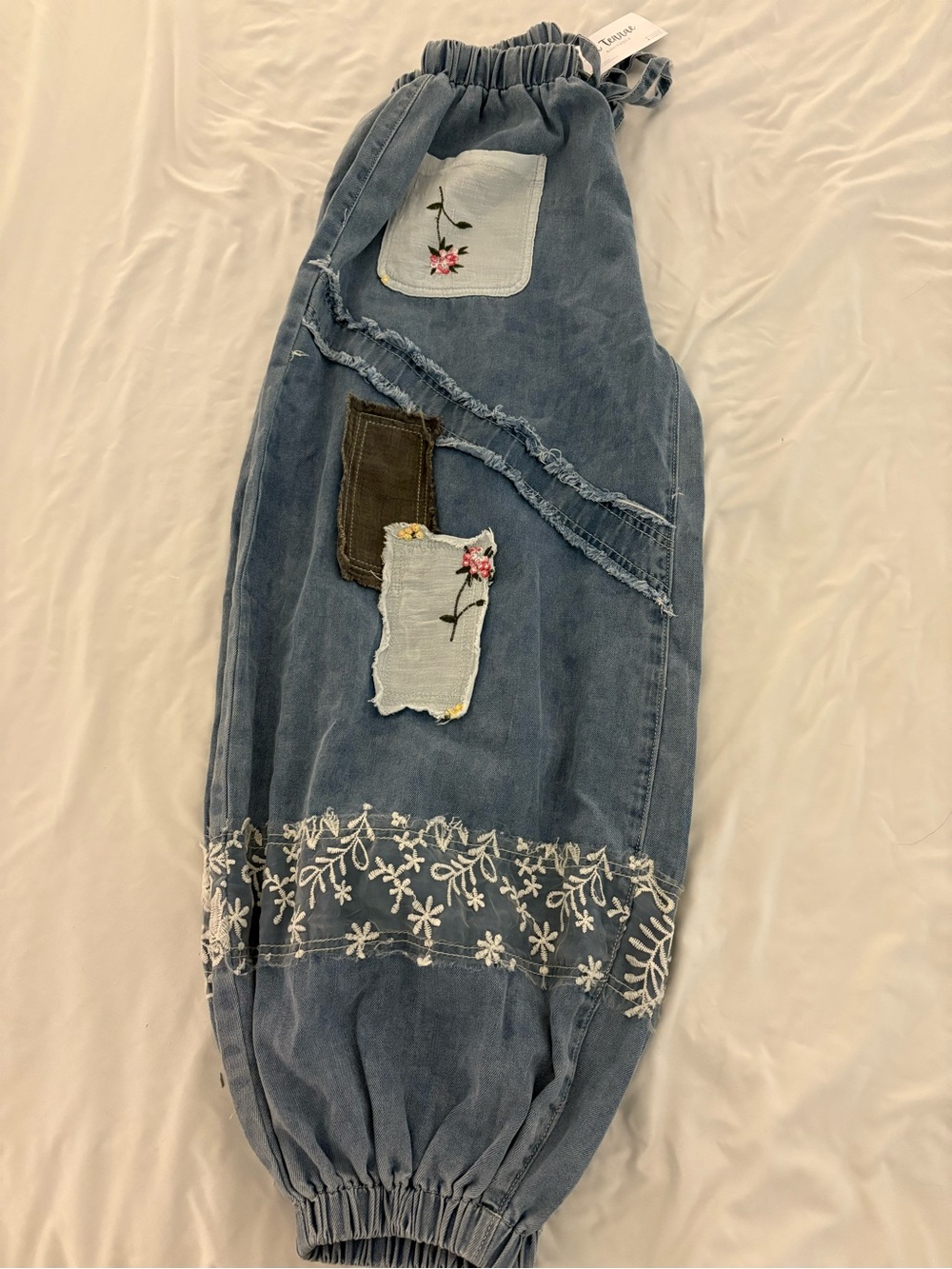 NWT POL Boho Embroidered Patch Denim Jogger Pants - Picture 4 of 6